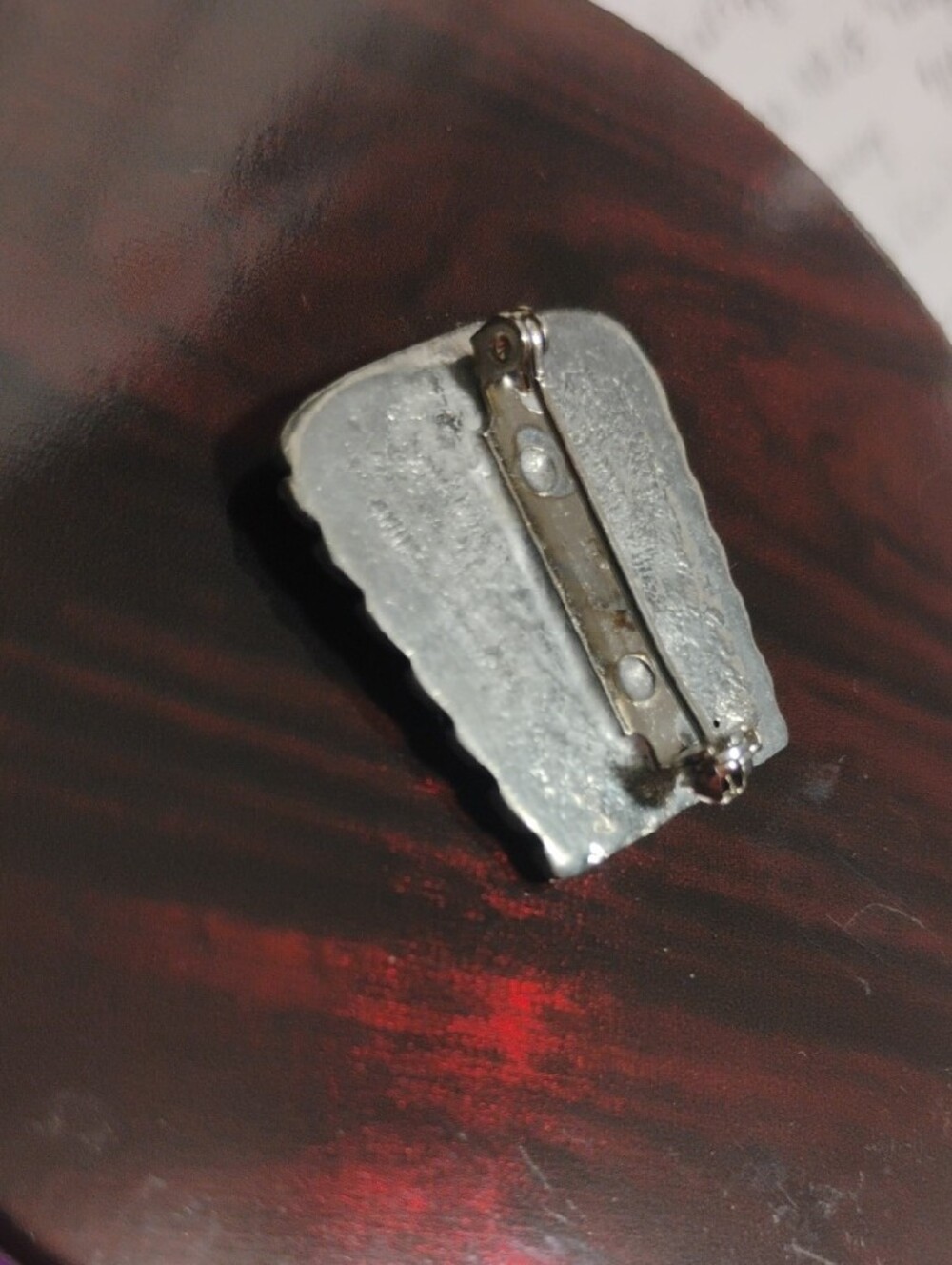 Native Design Silver Tone Wolf Head Brooch - Picture 3 of 4